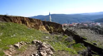 Uşak'ta Heyelan Paniği: 2 Ev ve Hayvan Çiftliği Tahliye Edildi