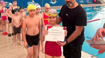 İzmit Belediyesi, yarıyıl tatilinde 305 sporcuya yüzme eğitimi verdi