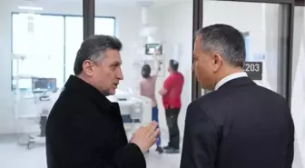 İçişleri Bakanı Ali Yerlikaya, kaza kırıma uğrayan helikopterde yaralanan polisi ziyaret etti