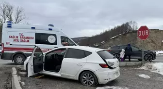 D-100 Karayolunda Cip ile Otomobil Çarpıştı: 3 Yaralı