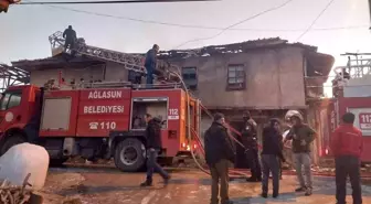 Burdur Ağlasun'da Ev Yangını: Mahalleli Seferber Oldu