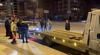 Elazığ'da hafif ticari araç ile otomobil çarpıştı: 6 yaralı