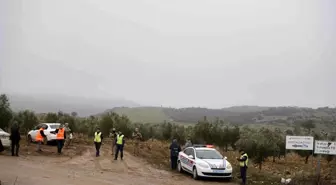 Hatay Havalimanı'ndan havalandıktan sonra kaza kırıma uğrayan polis helikopterinin enkazı kaldırılıyor