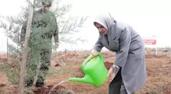 Türkiye, depremde hayatını kaybedenlere destek olmaya devam ediyor