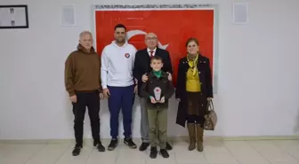 Lüleburgaz Kaymakamı Başarılı Sporcu Denizalp Şahin'i Kabul Etti