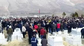 Kuzey Marmara Otoyolu'nda hayatını kaybeden otobüs şoförü son yolculuğuna uğurlandı