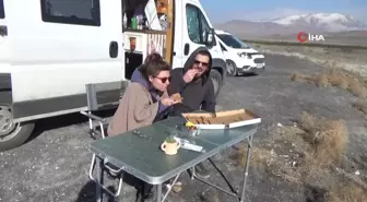 Meke Gölü, kış mevsiminde de yabancı turistlerin uğrak yeri oluyor