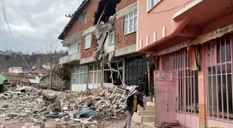 Tokat'ın Niksar ilçesinde heyelan sonucu cami ve 5 ev yıkıldı