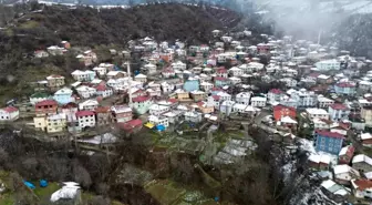 Tokat'ın Niksar ilçesinde heyelan sonucu cami yıkıldı
