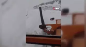 Van'da kar yağışı şehri beyaza bürüdü