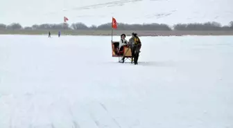Kars'ta Çıldır Gölü'nde Atlı Kızak Heyecanı