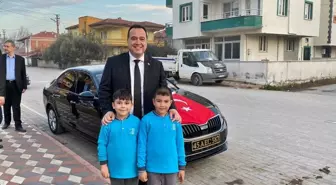 Akhisar Belediye Başkanı Besim Dutlulu, Maaşını İhtiyaç Sahibi Öğrencilere Burs Olarak Bağışlıyor