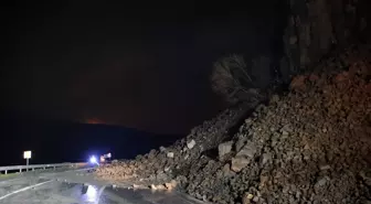 Bitlis-Baykan kara yolu heyelan nedeniyle kapanmıştı, kontrollü olarak trafiğe açıldı