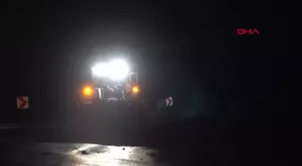 Baykan Kara Yolunda Heyelan: Yol 8 Saatlik Çalışmayla Açıldı