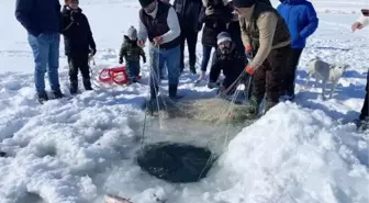 Çıldır Gölü'nde Eskimo Usulü Balık Avı