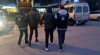 Edirne'de Göçmen Kaçakçılığı Operasyonu: 3 Şüpheli Yakalandı, 625 Bin TL Değerinde Para Ele Geçirildi