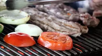 Gümüşhane'nin tek ocakbaşı işletmesi çevre il ve ilçelerden lezzet tutkunlarının akınına uğruyor
