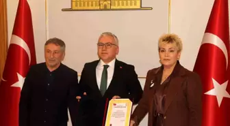 Sivas'ta Emekli Öğretmen Çift, 1 Milyon Lirayı AFAD ve Türk Silahlı Kuvvetlerini Güçlendirme Vakfına Bağışladı