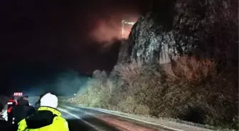 Baykan Kara Yolunda Heyelan: Yol 8 Saatlik Çalışmayla Açıldı