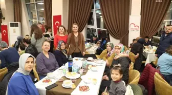 İzmit Belediye Başkanı Fatma Kaplan Hürriyet, Sosyal Destek Hizmetleri Müdürlüğü'nün hizmetlerinden yararlanan ailelerle bir araya geldi