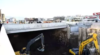 Menemen Belediyesi Çanakkale Asfaltında Battı-Çıktı İnşaatında Işık Göründü