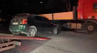 Alkollü sürücü TIR'ın yakıt deposuna çarptı