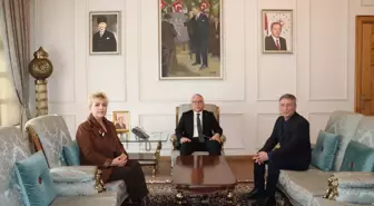 Sivas'ta Emekli Öğretmen Çift, 1 Milyon Lirayı TSKGV ve AFAD'a Bağışladı