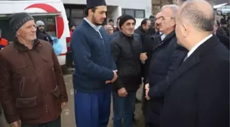 İçişleri Bakan Yardımcısı Münir Karaloğlu, heyelan bölgesinde incelemelerde bulundu