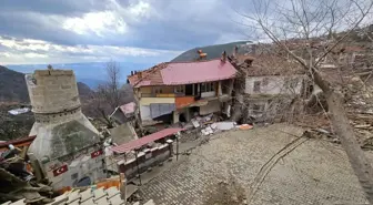 Tokat'ın Niksar ilçesinde heyelan: 4 ev ve bir cami yerle bir oldu