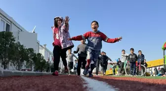 Osmaniye'deki depremzedelerin çocukları, Karaçay Konteyner Kenti'nde neşe saçıyor