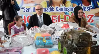 Ağrı'da eğitim gören öğrenciler, Hatay'daki çocuklara oyuncak gönderdi