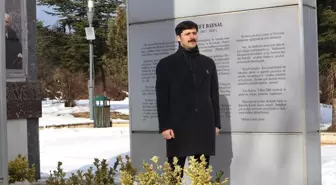 AK Parti Bolu Belediye Başkan Adayı Muhammed Emin Demirkol, İzzet Baysal'ın Kabrini Ziyaret Etti