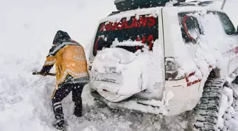 Ardahan'da kardan yolu kapanan köylerdeki hastalar hastaneye ulaştırıldı