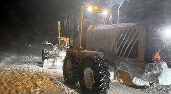 Ardahan-Göle kara yolunda mahsur kalan araçlar kurtarıldı
