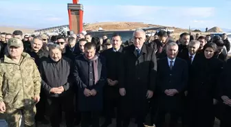 Kültür ve Turizm Bakanı Mehmet Nuri Ersoy, Malatya'da depremzede aileleri ziyaret etti