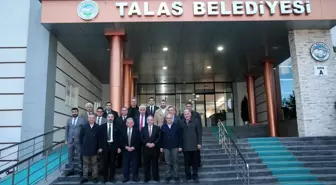 Kayseri Büyükşehir Belediye Başkanı Dr. Memduh Büyükkılıç, Talas Belediye Başkanı Mustafa Yalçın'ı ziyaret etti