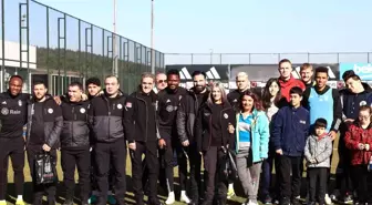 Beşiktaş Futbol A Takımı Depremzedeleri Ağırladı