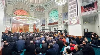 Miraç Kandili'nde Adıyaman'da Depremzedeler Camiye Akın Etti