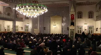 Adana'da Miraç Kandili idrak edilirken depremde hayatını kaybedenler dualarla anıldı