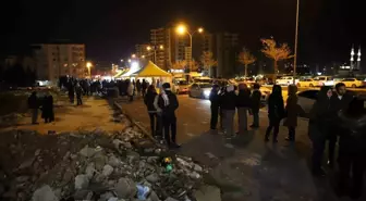 Gaziantep'teki depremde yıkılan sitede Kuran-ı Kerim okutuldu