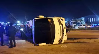 Hatay'da Polisleri Taşıyan Midibüs Devrildi: 25 Yaralı