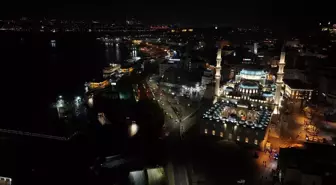 Eminönü'ndeki Yeni Camii'de Miraç Kandili Programı Düzenlendi