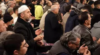 Konya'da Miraç Kandili'nde Camiler Doldu, Depremzedeler İçin Dua Edildi