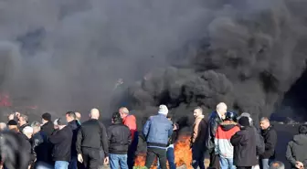 Lübnan'da Emekli Askerler Gösteri Düzenledi