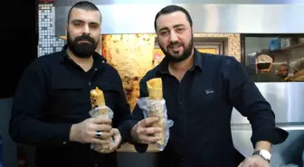 Mersin'de Depremzede Anısına Ücretsiz Döner Dağıtıldı