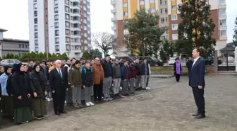 Of'ta depremde hayatını kaybedenler için saygı duruşu yapıldı