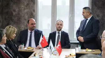 Saadet Partisi Sakarya Büyükşehir Belediye Başkan Adayı Ömer Abdullah Ayhan, Gelecek Partisi İl Başkanlığını ziyaret etti