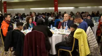 Çankırı Valisi Mustafa Fırat Taşolar, depremzede vatandaşlarla bir araya geldi