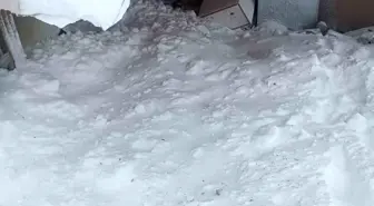 Van'ın Özalp ilçesinde çığ düştü