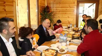 AK Parti Kırıkkale Milletvekili ve Belediye Başkanı depremzedeleri ziyaret etti